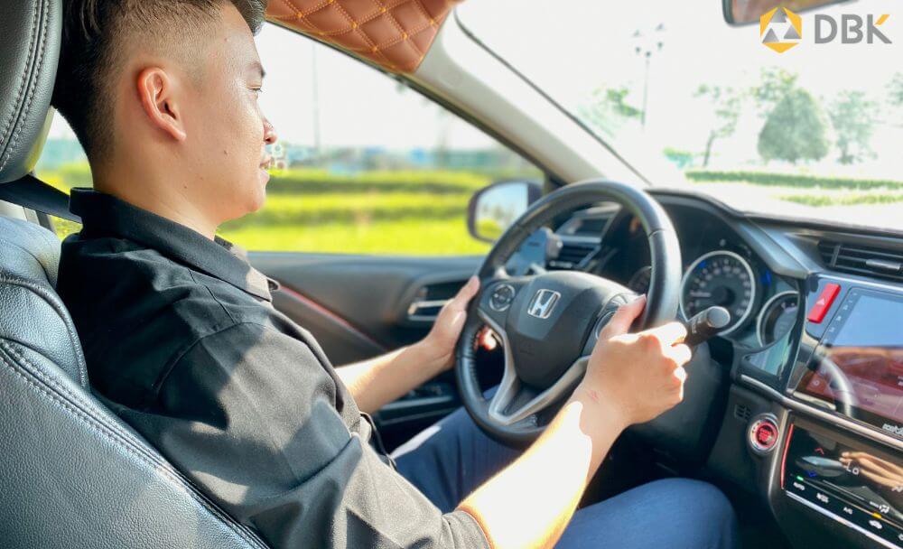 Khám phá chi tiết bộ đề thi bằng lái xe B1 tại DBK