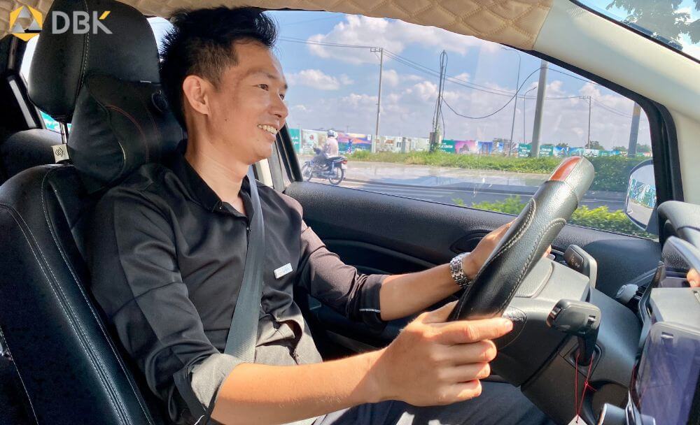 So sánh bộ đề thi bằng lái xe B1 của DBK